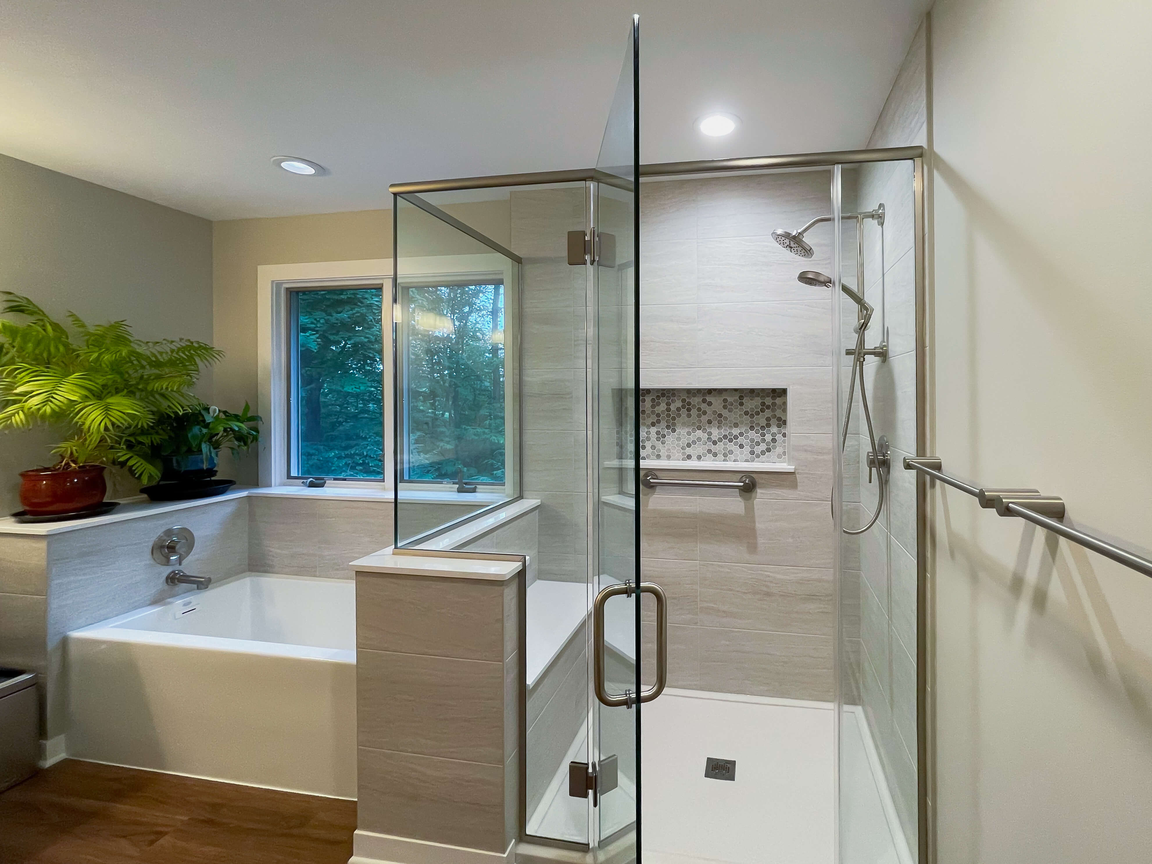 https://www.mcclurgteam.com/hubfs/walk-in-shower-tub-combo.jpg